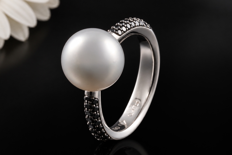 Ring mit Südsee Zuchtperle und schwarzen Diamanten in 750er Weißgold 