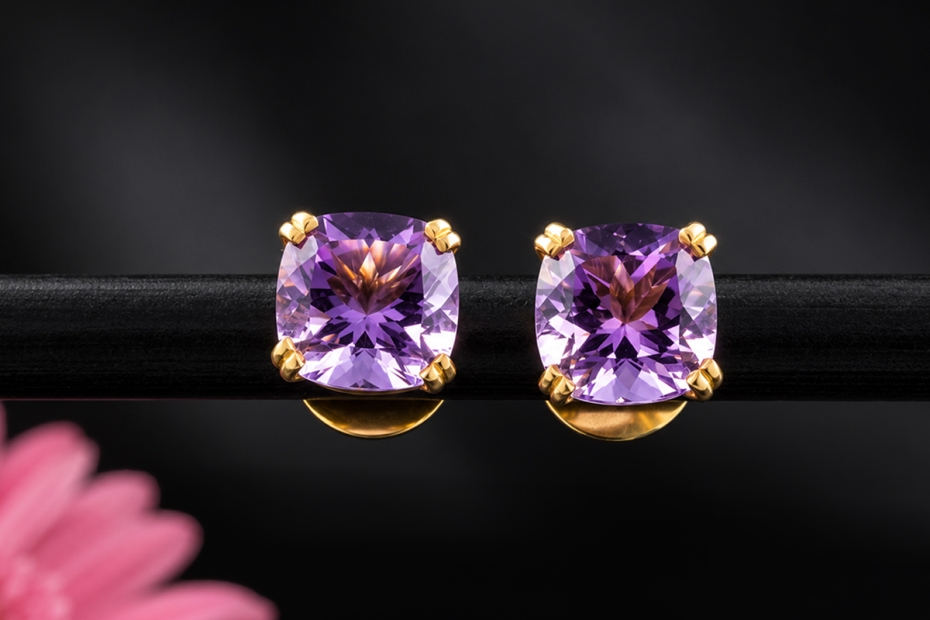 Ohrstecker Amethyst im Kissenschliff Violett gearbeitet in Roségold 750 