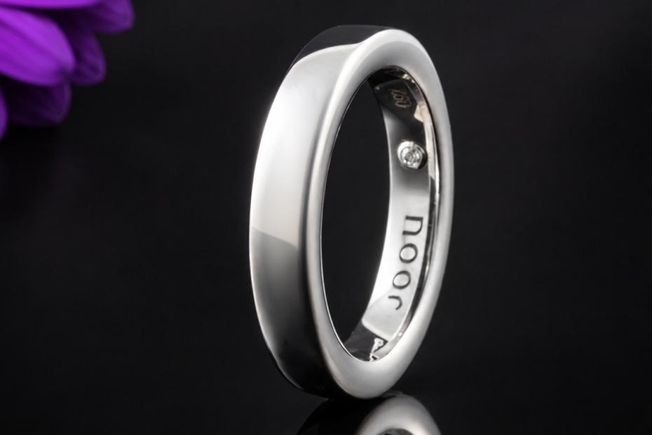 noor Ring Moderner Bandring Ehering feel the diamond in 750er Weißgold 