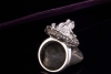 Frosch Ring mit Diamanten weiß braun und Tsavorit in 750er Weißgold 