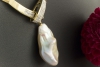 Collier Riesige Drachenperle an invisible setting Diamanten in 750er Gelbgold 