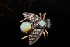Fliege Brosche Nadel Vintage Tiermotiv Opal Diamanten in Silber Gelbgold 