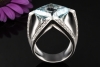 Großer Ring mit Princess Aquamarin und Diamanten in Weißgold Handarbeit 