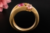 Designer Ring mit 3 violett und rosafarbenen Granaten in 750er Gelbgold 