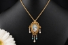 Antiker Anhänger Miniatur Portrait Mädchen mit Katze 19. Jh. in Gelbgold 