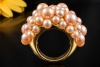 MIMÍ Milano Cocktail Ring Statement mit Rosa Perlen Massiv Gelbgold 750 