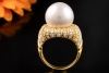 Prachtvoller Cocktailring mit Südseeperle und Diamanten in Gelbgold 750 
