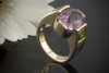 Facettierter Amethyst in verspieltem 375er Gelbgold Ring mit Peridot 