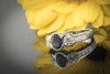 Saphir Ring mit gelben Brillanten und Carré Diamanten in 950er Platin Arbeit 