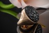 Pomellato Victoria Ring mit Gagat geschnitzt und Diamant in Rotgold 750 