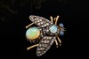 Fliege Brosche Nadel Vintage Tiermotiv Opal Diamanten in Silber Gelbgold 