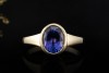 Stilvoller Designer Ring mit Tansanit im Ovalschliff in Gelbgold Arbeit 