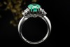 Smaragd Ring im Ovalschliff mit Diamanten Handarbeit in 750er Weißgold 