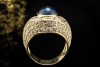 Imposanter Ring mit Cabochon Saphir formschön mit Diamanten Gelbgold 750 