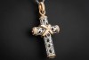 Leo Wittwer Kreuz Anhänger mit Diamanten in 750er Weißgold und Roségold 