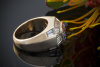 Kunstvoller Ring mit hellem Saphir & Baguette Diamanten in 750er Rotgold 