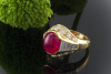 Goldschmiedearbeit Ring mit Rubin Cabochon & Diamanten in 750er Gold 