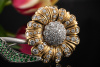 Brosche Anstecknadel Blume Bicolor Goldschmiedearbeit Diamanten Tsavorit 