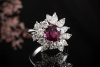 Ring Farbintensiver Rubin Kissenschliff mit Top Diamanten Weißgold 750 