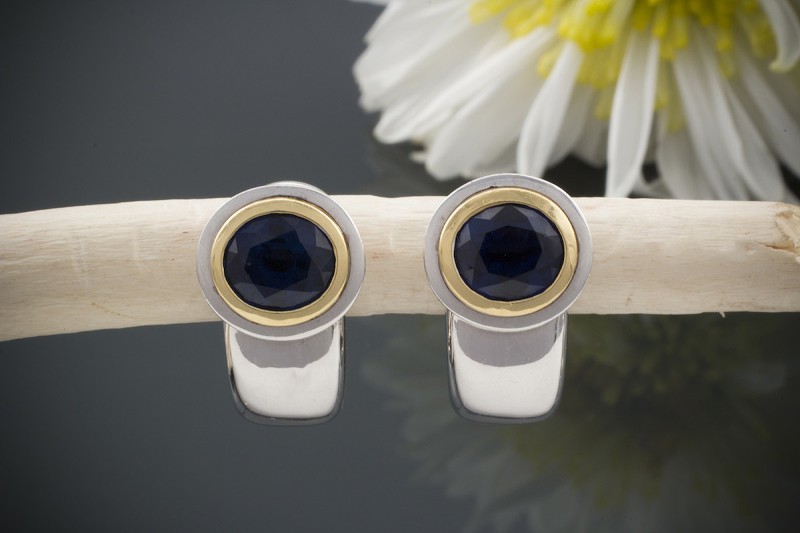 Hans Dieter Krieger Ohrringe Ohrclips mit Saphir in 750er Weißgold 