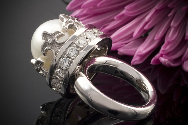 Traumring Krone 15,6 mm Süßwasserzuchtperle mit Diamanten in 750er Weißgold 