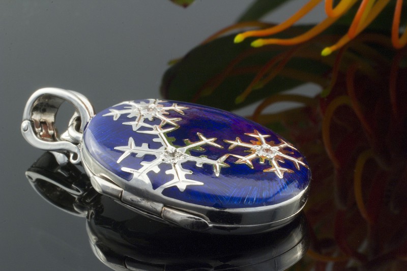 FABERGE Medaillon Winter Schneeflocke Emaille mit Brillanten in 750er Weißgold LIMITIERT 