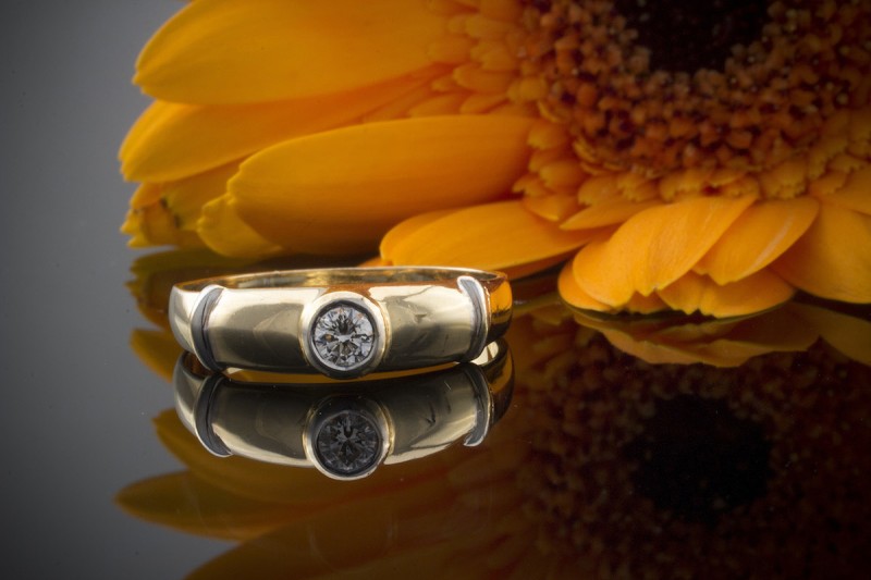 Feiner Solitär Ring mit 1 Brillanten 0,10 Carat in 585er Gold  