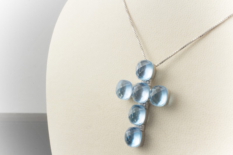 750er Weißgold Kreuz Anhänger mit Blautopas und Brillanten Gold 