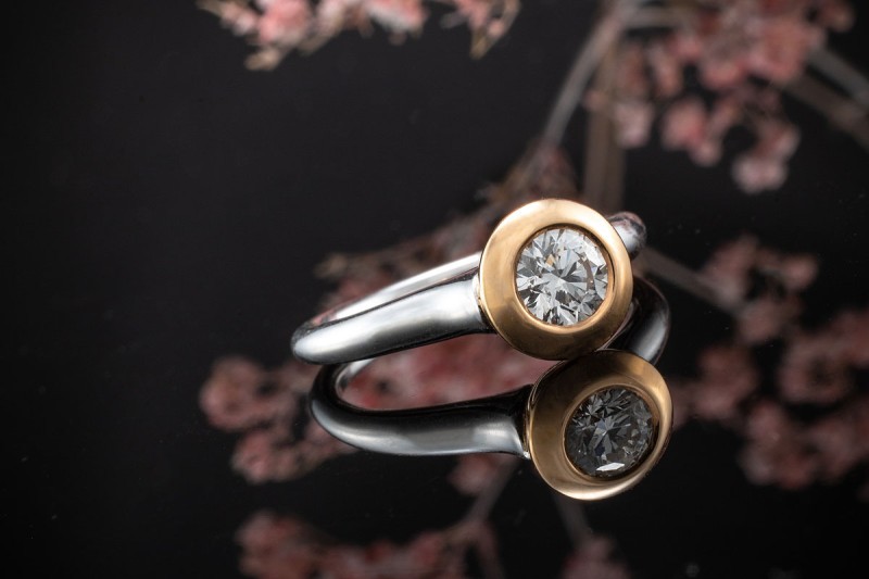 Spektakulärer Solitär Ring 0,47 Ct Weißgold mit Rotgold Fassung LP 5.980 