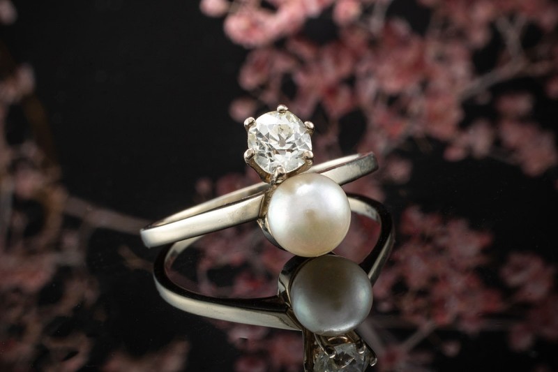 Antiker Ring mit Altschliff Diamant und Süßwasserzuchtperle in Weißgold 