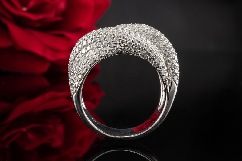 Breiter Diamant Ring Schwungvoll mit Brillanten in 750er Weißgold Arbeit 