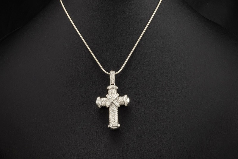 Kreuz Anhänger Großes Modell mit Diamanten Brillanten in 750er Weißgold 