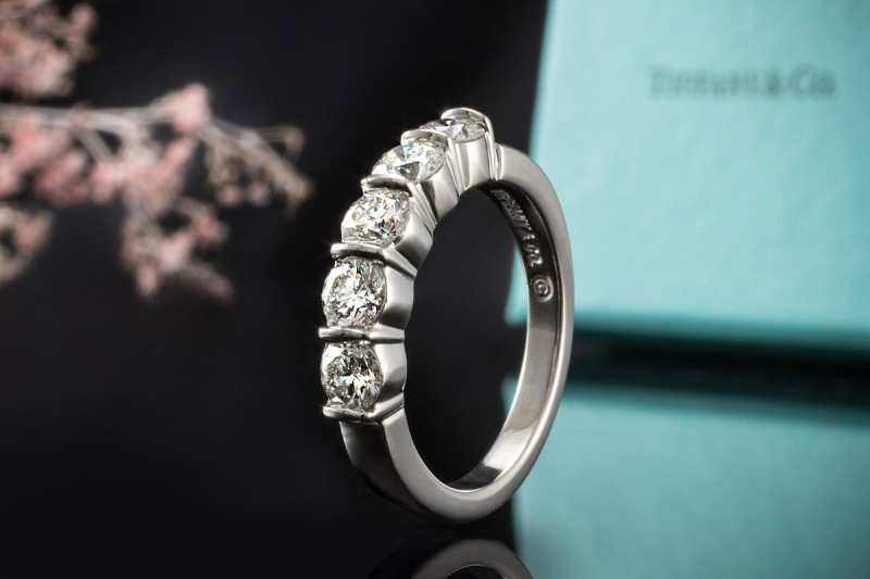 Tiffany & Co. Ring Halbkreis mit 5 großen Top Diamanten in 950er Platin 