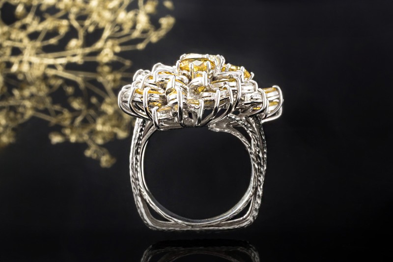 Cocktail Ring mit Diamanten Gelb Weiß Exkl. Handarbeit in 750er Weißgold 