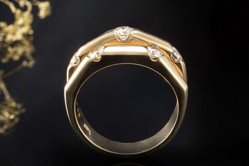 Ring Klassische Goldschmiedearbeit Handarbeit mit Diamanten in Gelbgold 