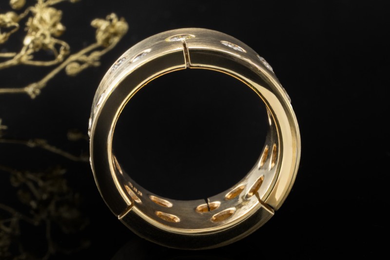 Ring in massiver Handarbeit mit Diamanten gefertigt in 585er Gelbgold 