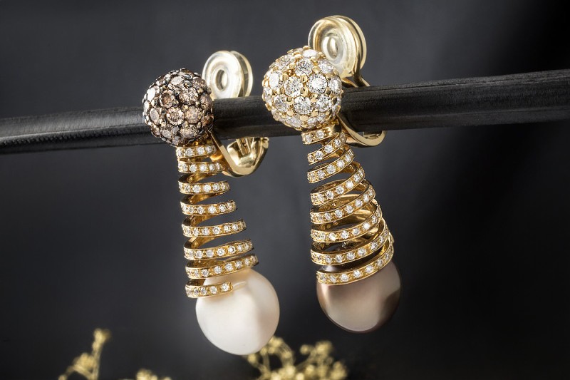 Ohrringe Ohrclips aus Gelbgold 750 mit Diamanten Südsee- und Tahitiperle 
