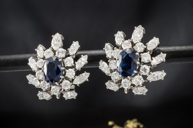 Ohrringe Ohrclips mit Oval Saphir und Diamanten in Platin und Weißgold 