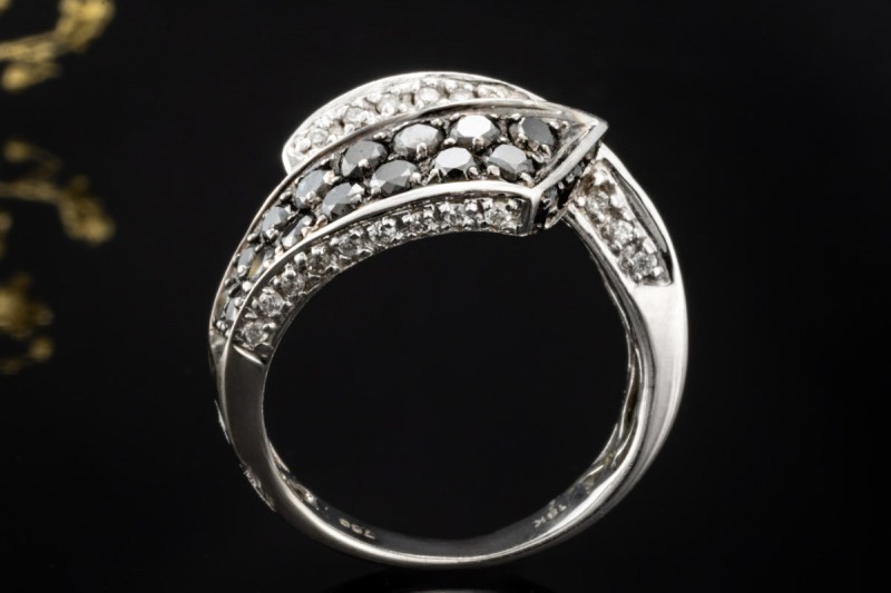 Black and White Ring Crossover mit Diamanten 750er Weißgold Handarbeit 