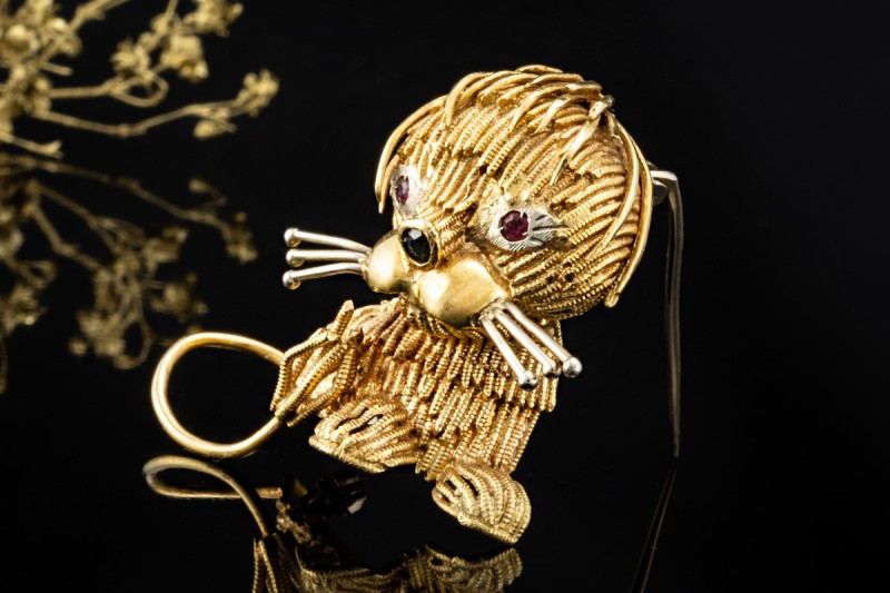 Vintage Brosche Löwe Goldschmiedearbeit Rubin und Saphir 750er Gelbgold 