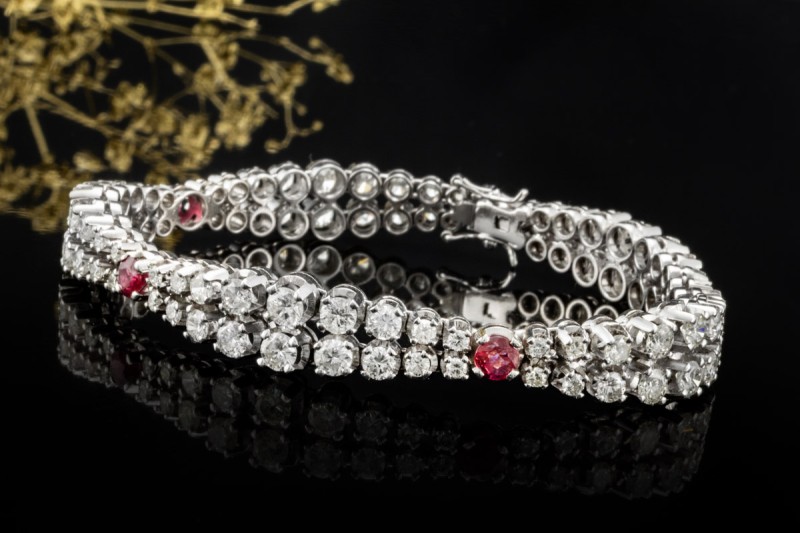 Raffiniertes Vintage Armband 12,5 Ct Rubine und Diamanten 750er Weißgold 