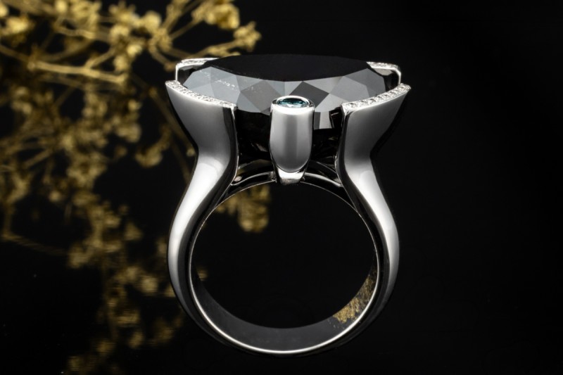 Ring Schwarzer Diamant mit 12 Carat Designer Handarbeit in Weißgold 750 