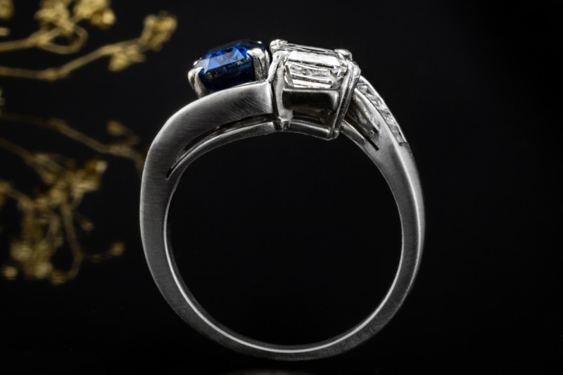 Beeindruckender Ring Blau Weiß mit Saphir und Diamanten in Weißgold 750 