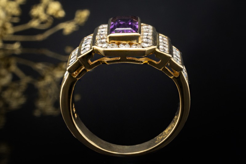 Ring Eckig mit Amethyst und Diamanten Goldschmiedearbeit in Gelbgold 750 