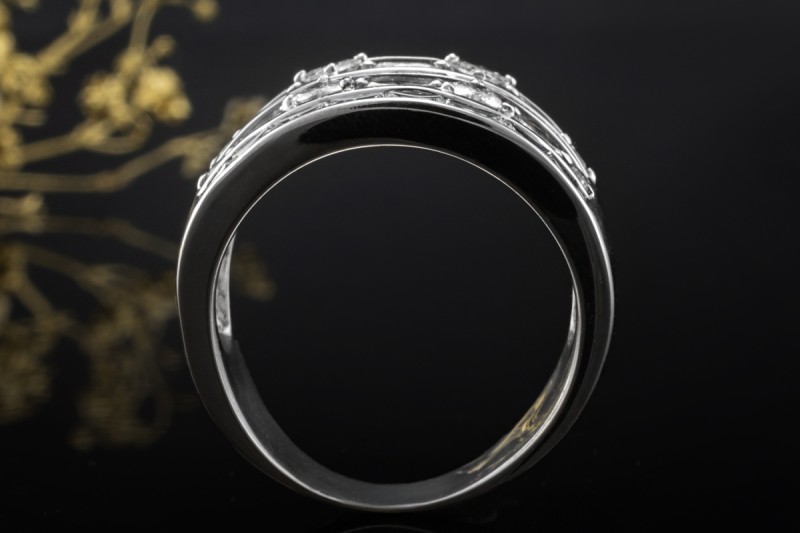 Breiter Herz Bandring mit Diamanten durchbrochen in 950er Platin Arbeit 