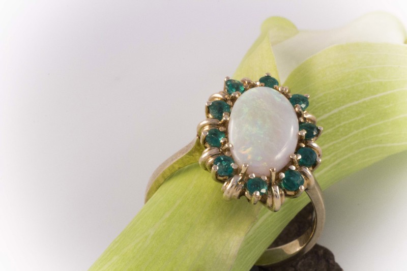 Kreatives Ringdesign Ring mit Opal und Smaragd in 585er Gold 