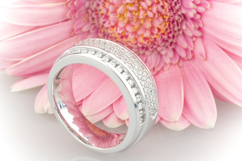 Ring Brillanttraum 0,68 feurige Diamanten in massivem 585 Weißgold Ring 