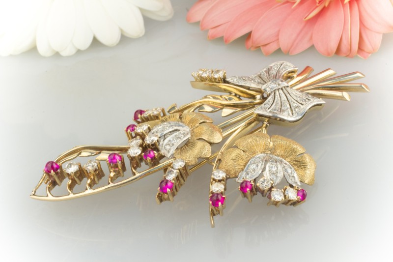 50er Jahre Brosche Nadel mit Brillanten & Rubin in 750er Gold 