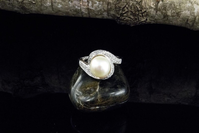 Perlenring mit Diamanten Brillanten Schwungvoll in 585er Weißgold Arbeit 