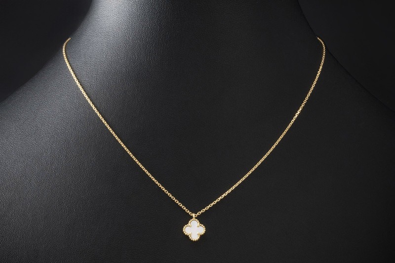 Van Cleef & Arpels Collier Sweet Alhambra mit Perlmutt in 750er Gelbgol 